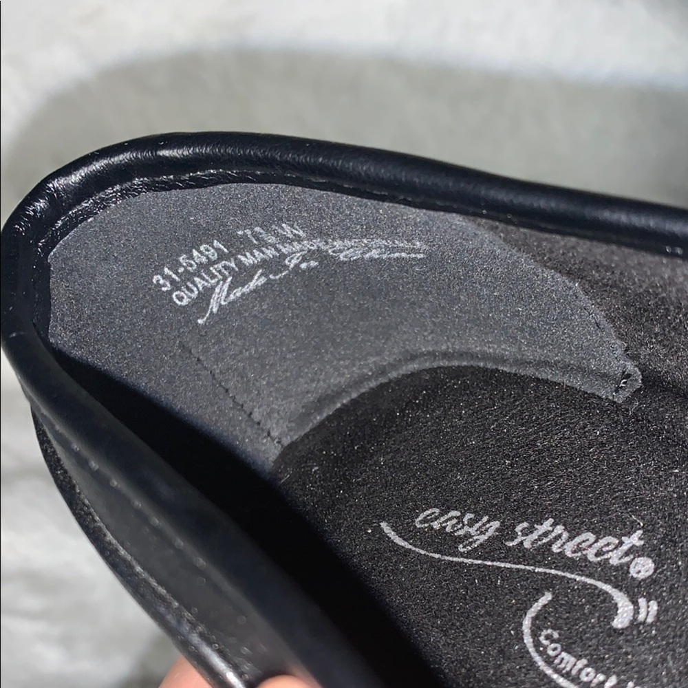 NWOT Easy Street Black Flats Sleek Minimalist Design - Picture 6 of 7